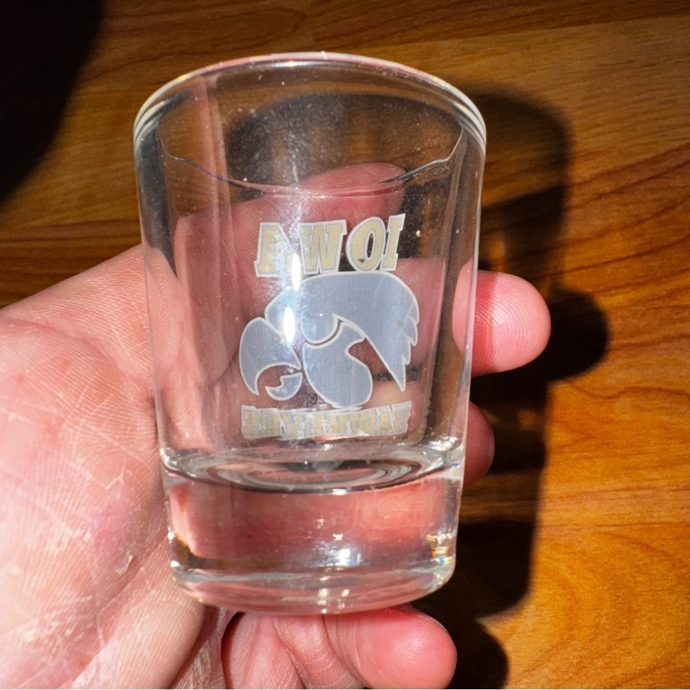 Vintage Iowa Hawkeyes 2 Ounce Round Shot Glass Graphic Print Barware Mancave - Picture 4 of 7